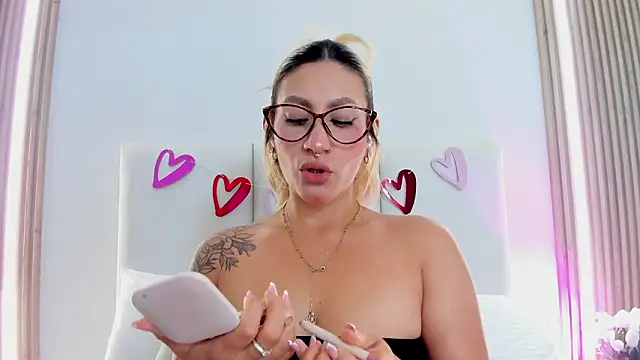 Snapshot of Emily_robertss chatting on 02-16-26, 07:10 Emily robertss online show from 02-16-26, 07:10