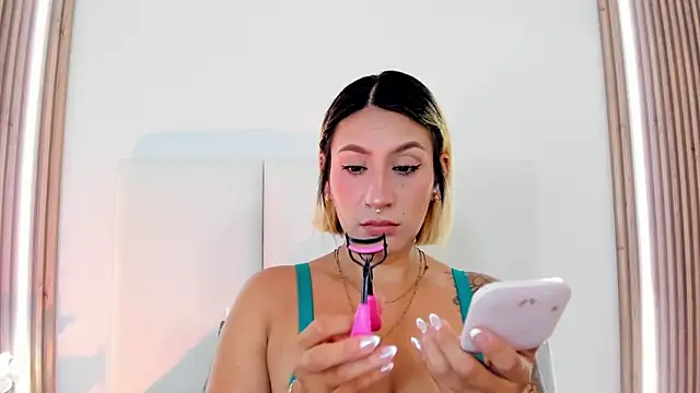 Emily robertss online show from 04-27-26, 07:23