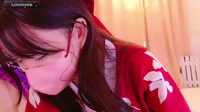 Snapshot of maii- chatting on 03-04-25, 10:24 maii- online show from 03-04-25, 10:24