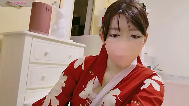 Snapshot of maii- chatting on 01-18-26, 12:03 maii- online show from 01-18-26, 12:03