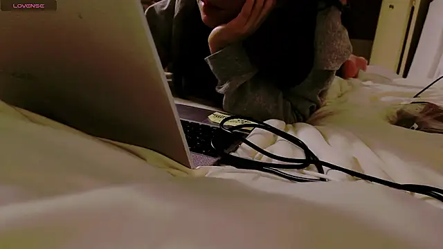 Snapshot of maii- chatting on 02-01-26, 12:15 maii- online show from 02-01-26, 12:15