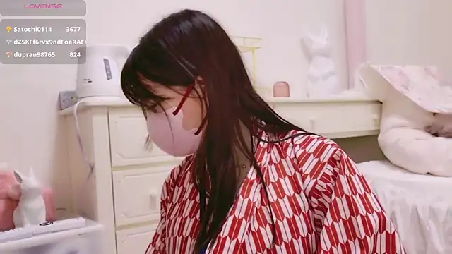 Snapshot of maii- chatting on 03-05-26, 01:51 maii- online show from 03-05-26, 01:51