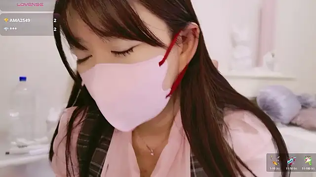 Snapshot of maii- chatting on 03-16-26, 12:53 maii- online show from 03-16-26, 12:53