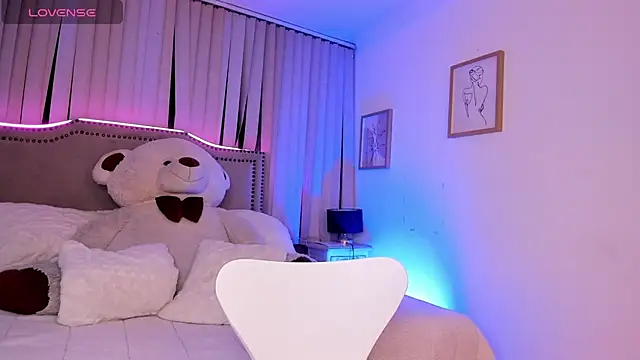 Bella ev online show from 04-15-26, 04:52