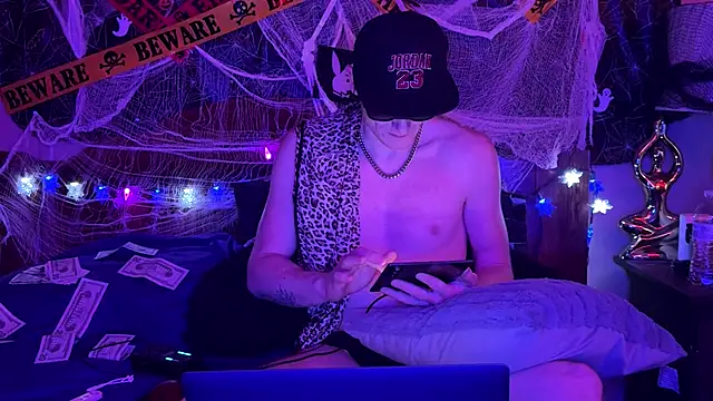 Snapshot of JuicyStrawbaby chatting on 10-30-25, 08:53 JuicyStrawbaby online show from 10-30-25, 08:53