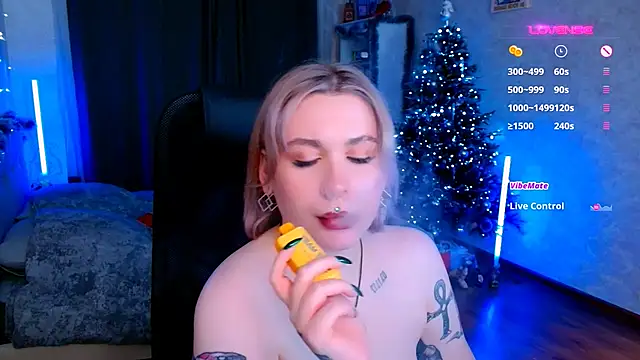 Snapshot of Blueberry-baby chatting on 01-04-25, 11:06 Blueberry-baby online show from 01-04-25, 11:06