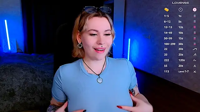 Snapshot of Blueberry-baby chatting on 02-11-25, 05:47 Blueberry-baby online show from 02-11-25, 05:47