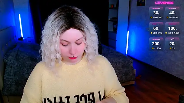 Snapshot of Blueberry-baby chatting on 11-24-25, 05:23 Blueberry-baby online show from 11-24-25, 05:23