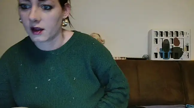 Snapshot of Jasmin-White chatting on 01-04-25, 11:17 Jasmin-White online show from 01-04-25, 11:17