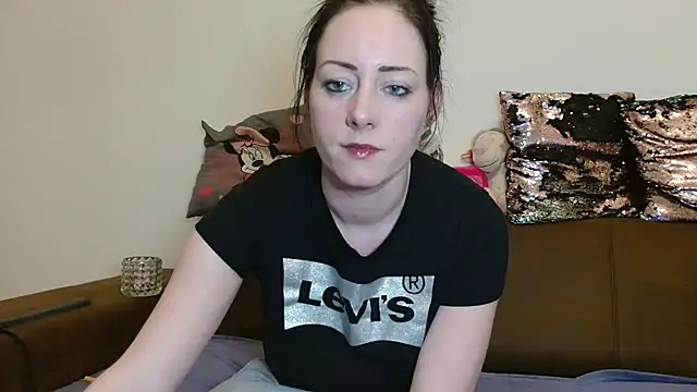 Snapshot of Jasmin-White chatting on 02-13-25, 10:11 Jasmin-White online show from 02-13-25, 10:11