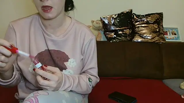 Snapshot of Jasmin-White chatting on 02-19-25, 08:20 Jasmin-White online show from 02-19-25, 08:20