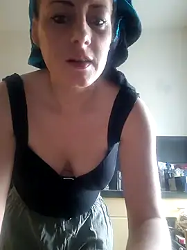 Snapshot of Jasmin-White chatting on 02-21-25, 01:44 Jasmin-White online show from 02-21-25, 01:44