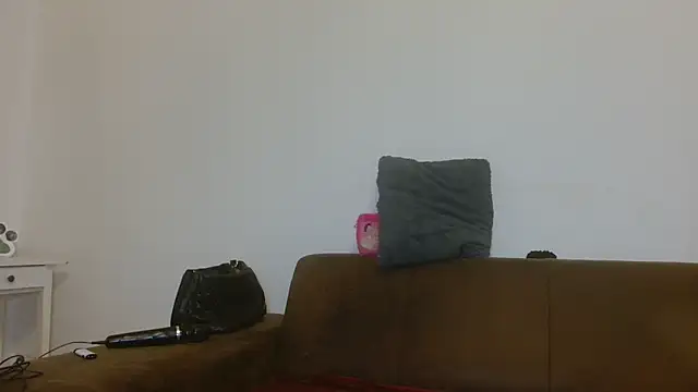 Snapshot of Jasmin-White chatting on 02-21-25, 05:42 Jasmin-White online show from 02-21-25, 05:42