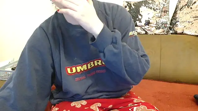 Snapshot of Jasmin-White chatting on 03-07-25, 12:12 Jasmin-White online show from 03-07-25, 12:12