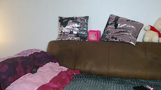 Snapshot of Jasmin-White chatting on 03-20-25, 12:00 Jasmin-White online show from 03-20-25, 12:00