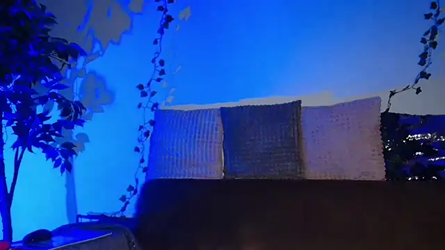 Snapshot of Jasmin-White chatting on 09-10-25, 10:32 Jasmin-White online show from 09-10-25, 10:32