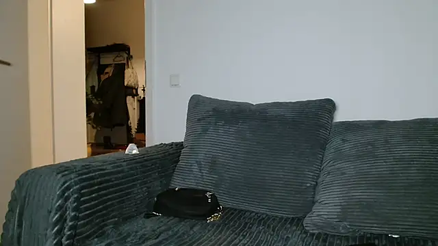 Snapshot of Jasmin-White chatting on 10-21-25, 08:09 Jasmin-White online show from 10-21-25, 08:09