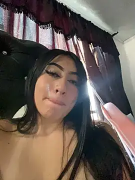 Snapshot of KittyRous chatting on 12-13-24, 04:22 KittyRous online show from 12-13-24, 04:22