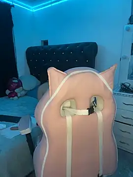 Snapshot of KittyRous chatting on 03-05-25, 07:38 KittyRous online show from 03-05-25, 07:38