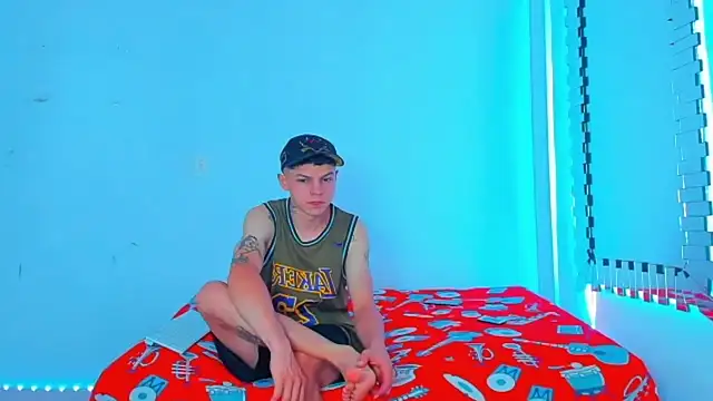 HOT boy2025 online show from 12-13-24, 06:16