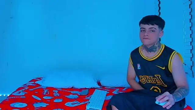 HOT boy2025 online show from 01-18-25, 07:04