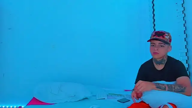 HOT boy2025 online show from 01-21-25, 02:22