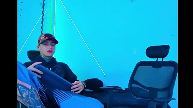 HOT boy2025 online show from 09-19-25, 05:20