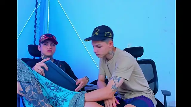 HOT boy2025 online show from 09-20-25, 12:28