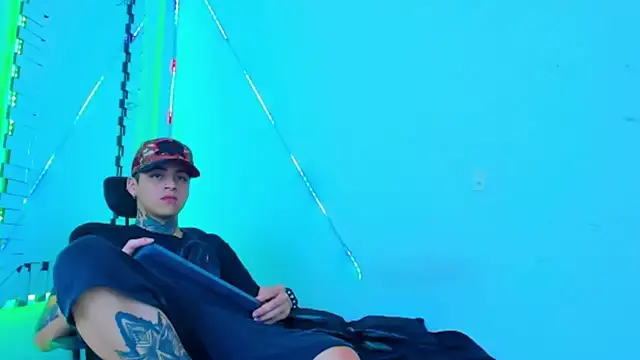 HOT boy2025 online show from 09-28-25, 03:50