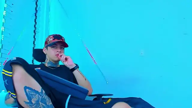 HOT boy2025 online show from 10-12-25, 06:51