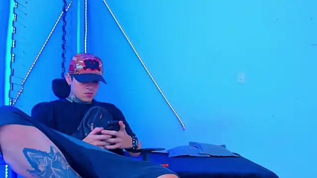 HOT boy2025 online show from 10-22-25, 01:39