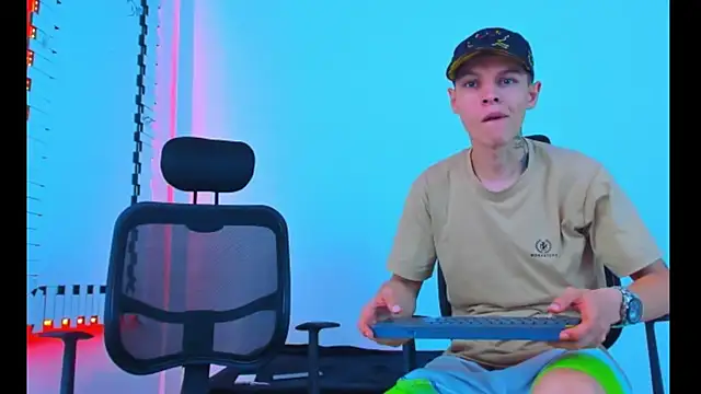 HOT boy2025 online show from 11-20-25, 03:18