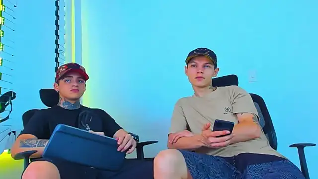 HOT boy2025 online show from 12-15-25, 01:43