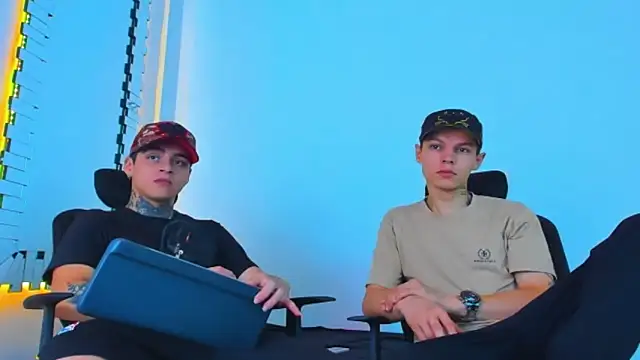 HOT boy2025 online show from 12-17-25, 04:57