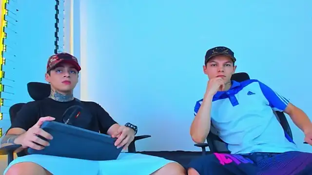 HOT boy2025 online show from 12-20-25, 03:57