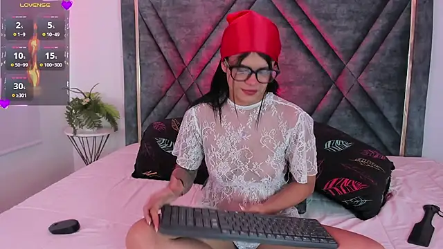 Dapnne  online show from 02-06-25, 08:34