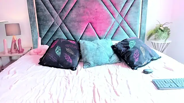 Dapnne  online show from 02-09-25, 02:50