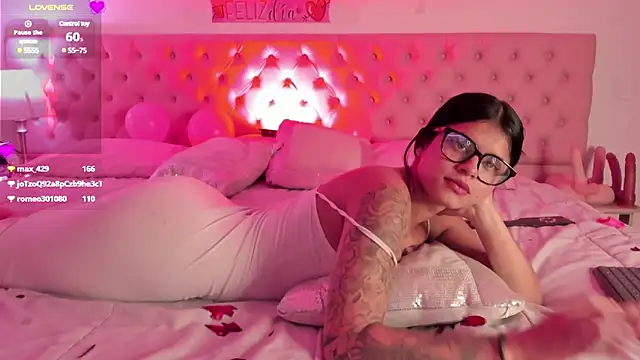 Dapnne  online show from 02-14-25, 06:19