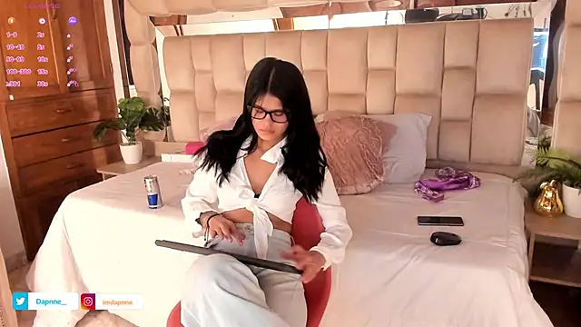 Dapnne  online show from 10-21-25, 12:39