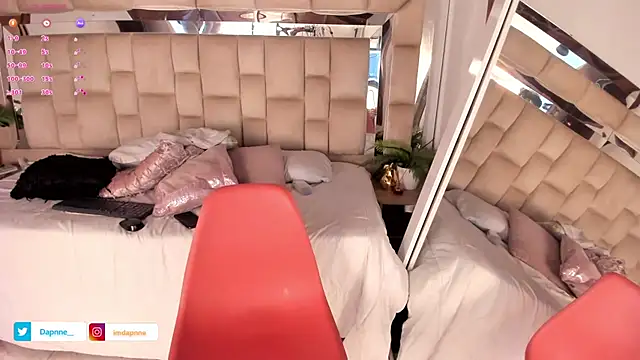 Dapnne  online show from 10-22-25, 12:05