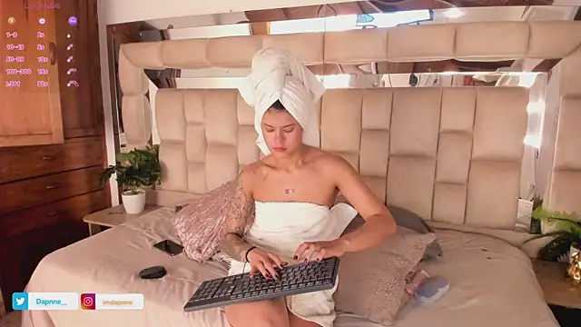 Dapnne  online show from 10-30-25, 12:17