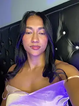 Snapshot of mailyreid chatting on 11-06-25, 11:15 mailyreid online show from 11-06-25, 11:15