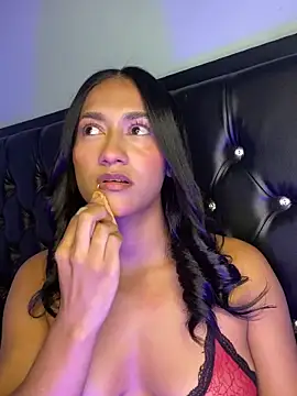 Snapshot of mailyreid chatting on 11-19-25, 02:22 mailyreid online show from 11-19-25, 02:22