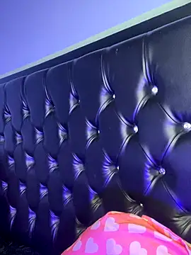 Snapshot of mailyreid chatting on 11-29-25, 04:26 mailyreid online show from 11-29-25, 04:26