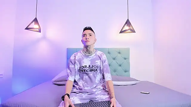 Tinny and Candy online show from 12-09-24, 01:24