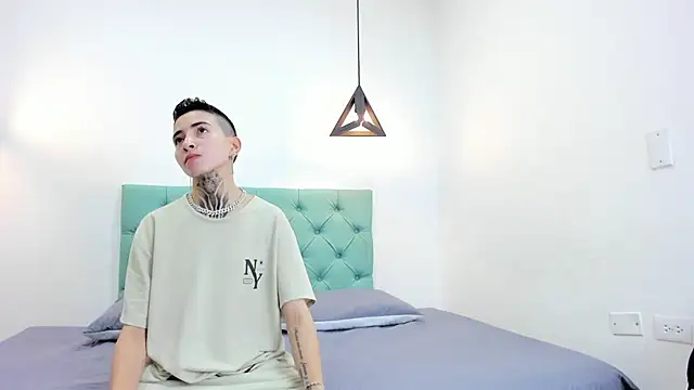 Tinny and Candy online show from 12-17-24, 01:27