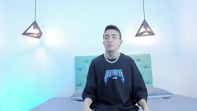 Tinny and Candy online show from 12-22-24, 01:11