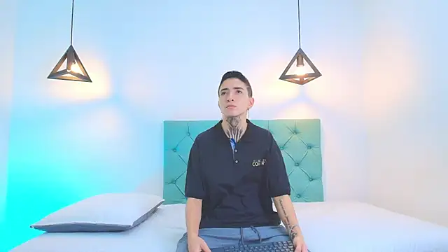 Tinny and Candy online show from 02-03-25, 01:19