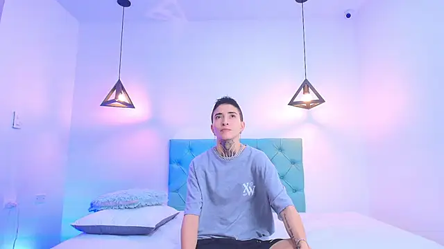 Tinny and Candy online show from 02-05-25, 01:11