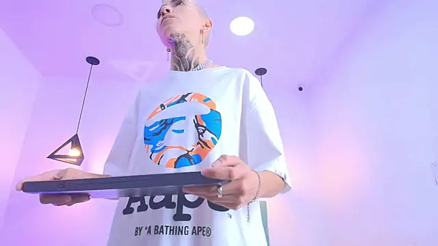 Tinny and Candy online show from 02-21-25, 01:11